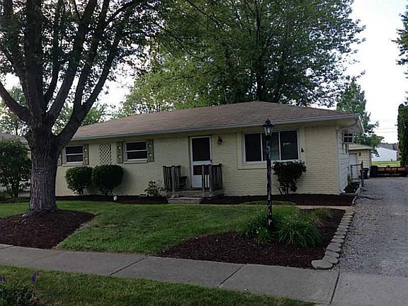 3rd image of 909 E Alden Dr