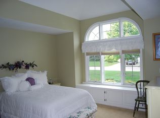 5555 Spring Knoll Dr, Bay City, MI