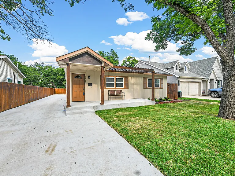 2717 Townsend Dr — Photo 35
