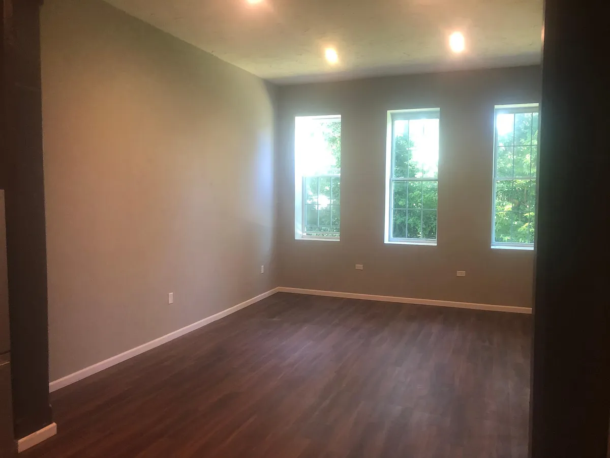 Building Photo - 208 W South St #5