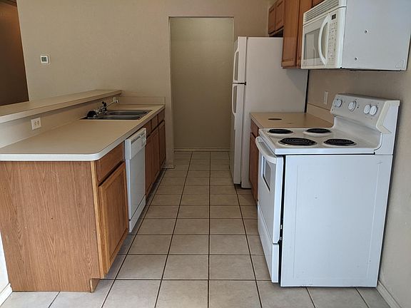 3rd image of 6203 S Lakeside Hills Ct