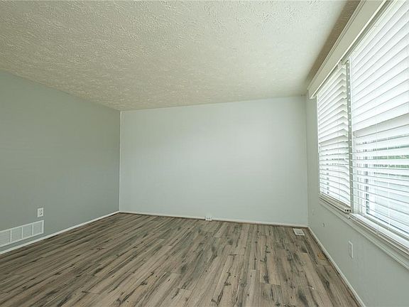 3rd image of 3086 Dara Dr