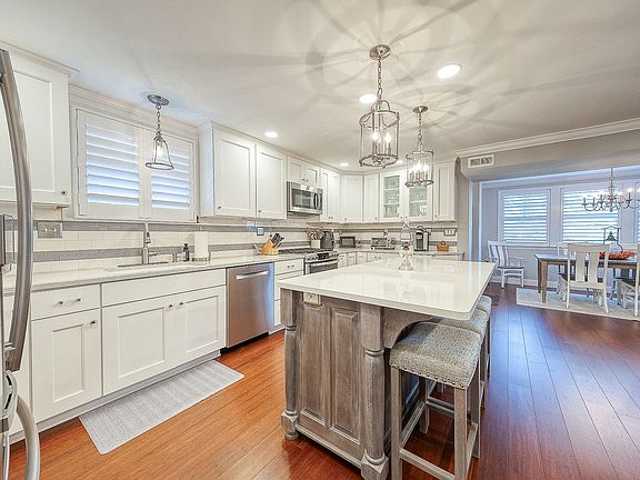 4th image of 419 2nd St APT 6