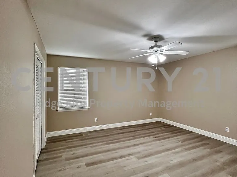 1914 W Northgate Dr — Photo 19