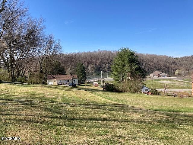 1st image of 815 Lakeview Dr