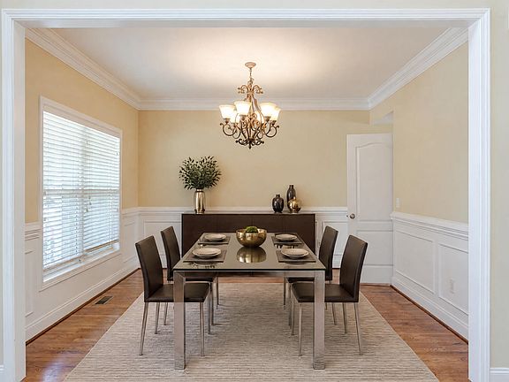 4th image of 6 Moss Wood Cir