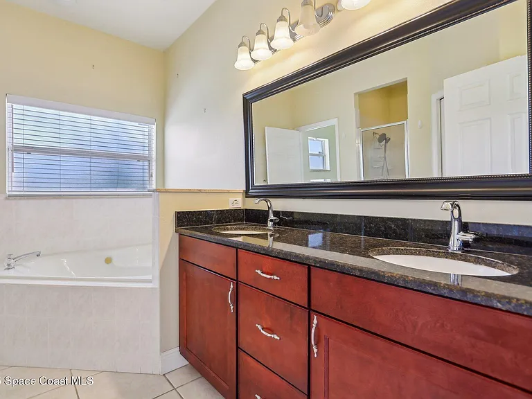 929 Hialeah St — Photo 22