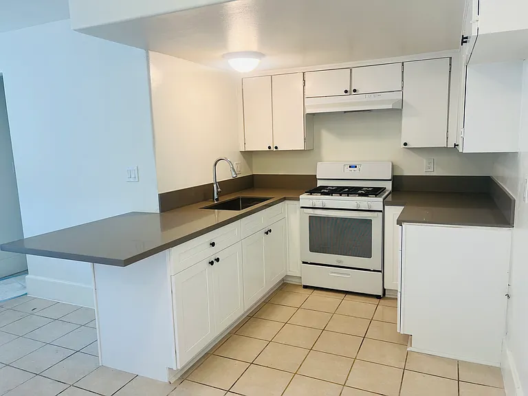 7826 Laurel Canyon Blvd #5 — Photo 3