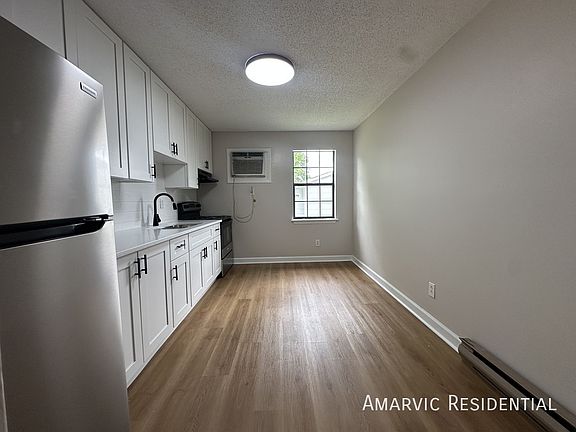 5th image of 2478 Godwin Ln