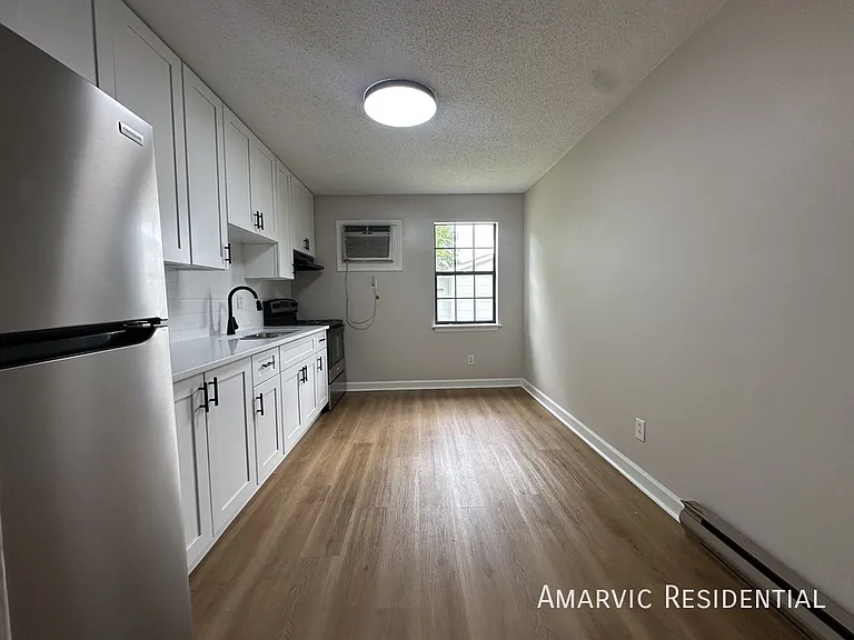 2478 Godwin Ln — Photo 5