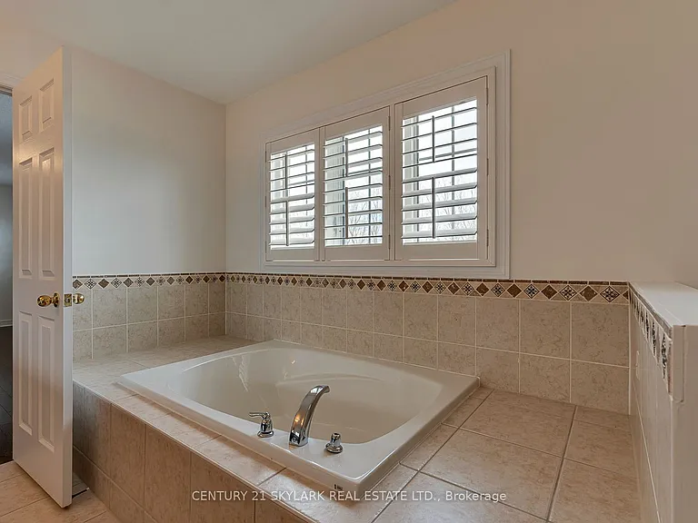 94 Bayhampton Dr #UPSTAIRS — Photo 25