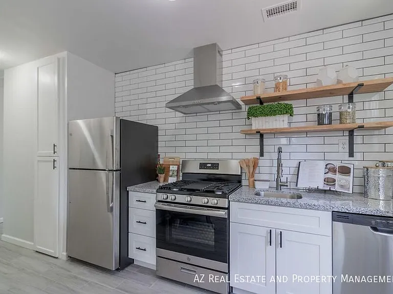 1649 E Oak St #8 — Photo 4
