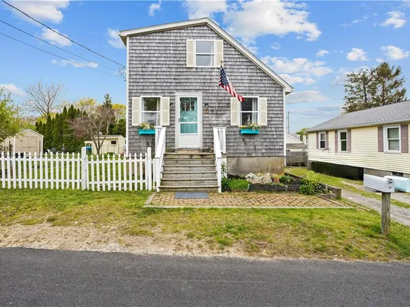 22 Greenfield Ave, Portsmouth, RI 02871