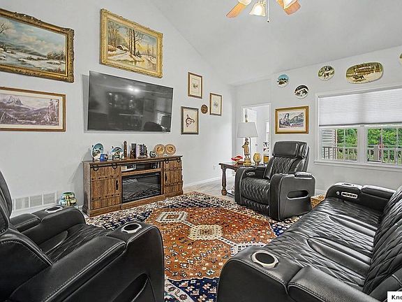 4th image of 522 Hickory Ln #A