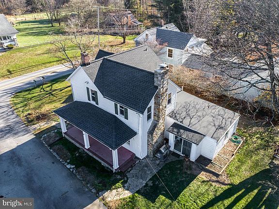 3rd image of 10805 Davis Ave