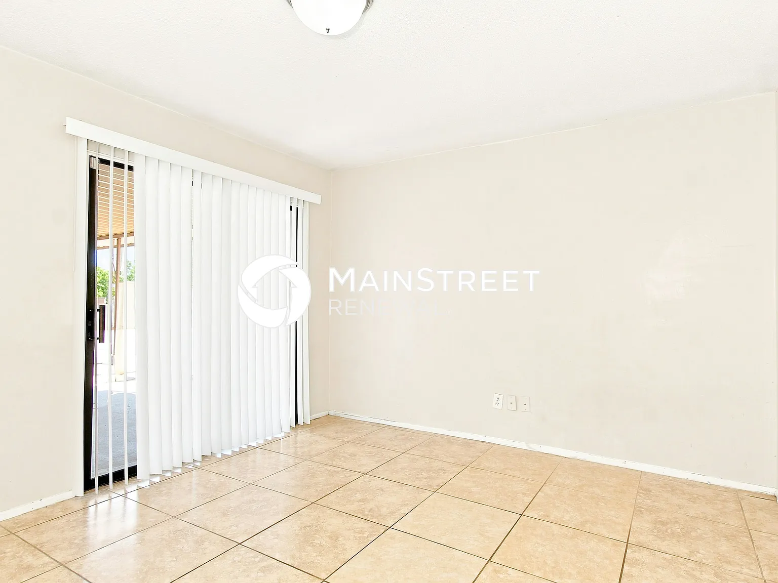6425 W Oregon Ave — Photo 4