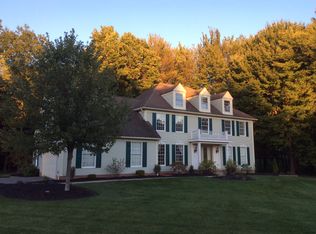 104 Dorset Dr, Chagrin Falls, OH 44022