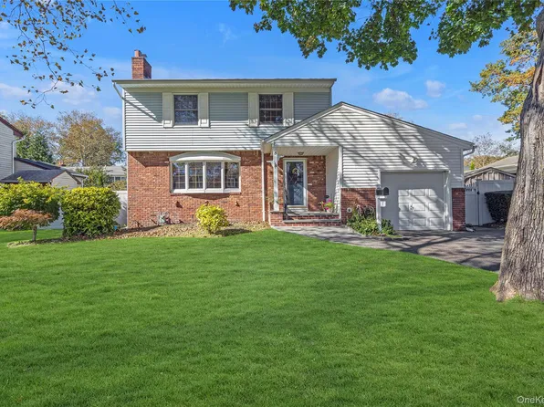 5 Mathews Street, Melville, NY 11747