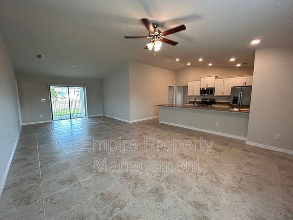 3rd image of 4125 NE 21st Pl