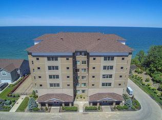 9105 Larimar Dr, Willowick, OH 44095