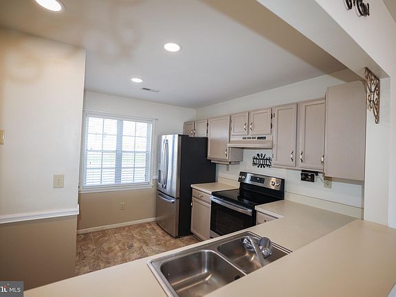 5th image of 105 Lynnhaven Ct