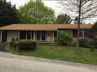 6 Valley View Rd, Hanover, PA 17331