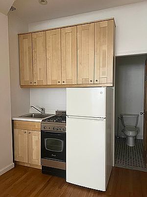 5th image of 275 E 10th St APT 1