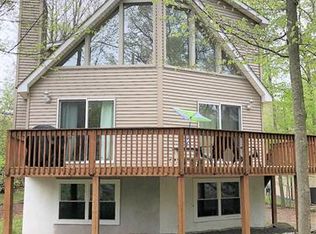 1048 Mountain Top Dr, Lake Ariel, PA 18436