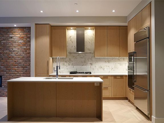2nd image of 425 Lampson St #102