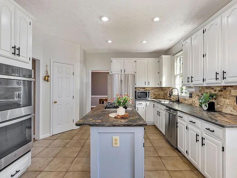 3291 Shadylake Dr — Photo 15
