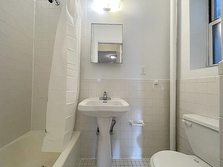 64 Macdougal St #/1 — Photo 5