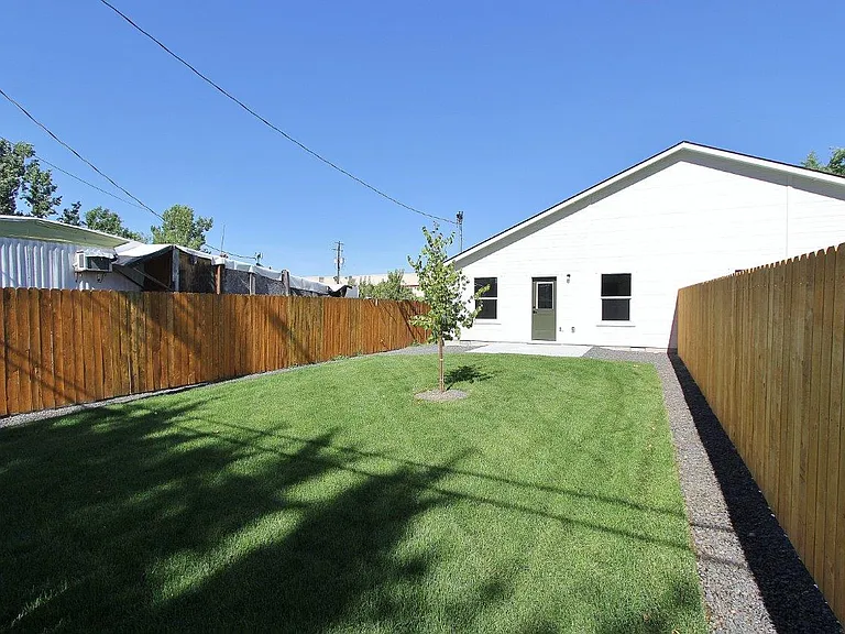 1115 S Commercial Ave #2 — Photo 19