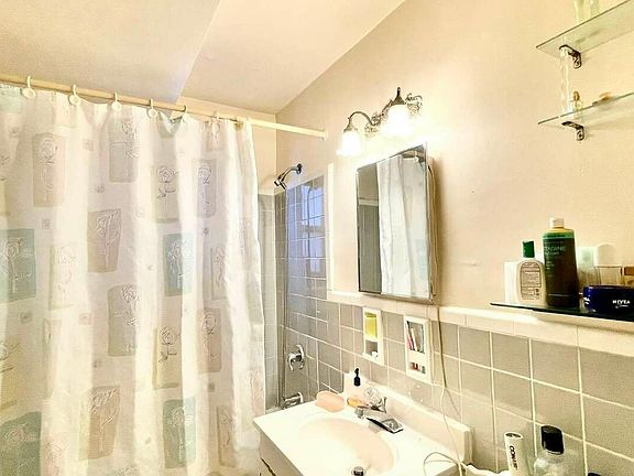 4th image of 31-91 140th St #1E