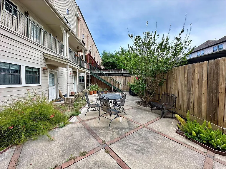 1602 Elgin St #13 — Photo 20