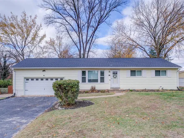 111 Birchwood Dr, Ballwin, MO 63011