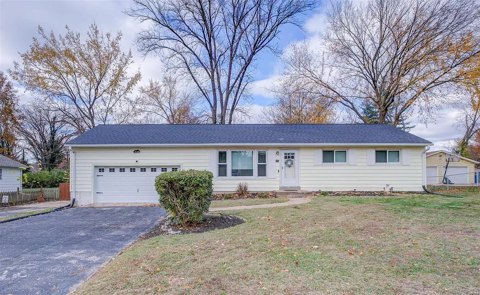 111 Birchwood Dr photo 1