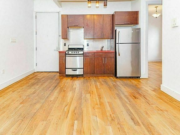 2nd image of 54 Lewis Ave Back 3