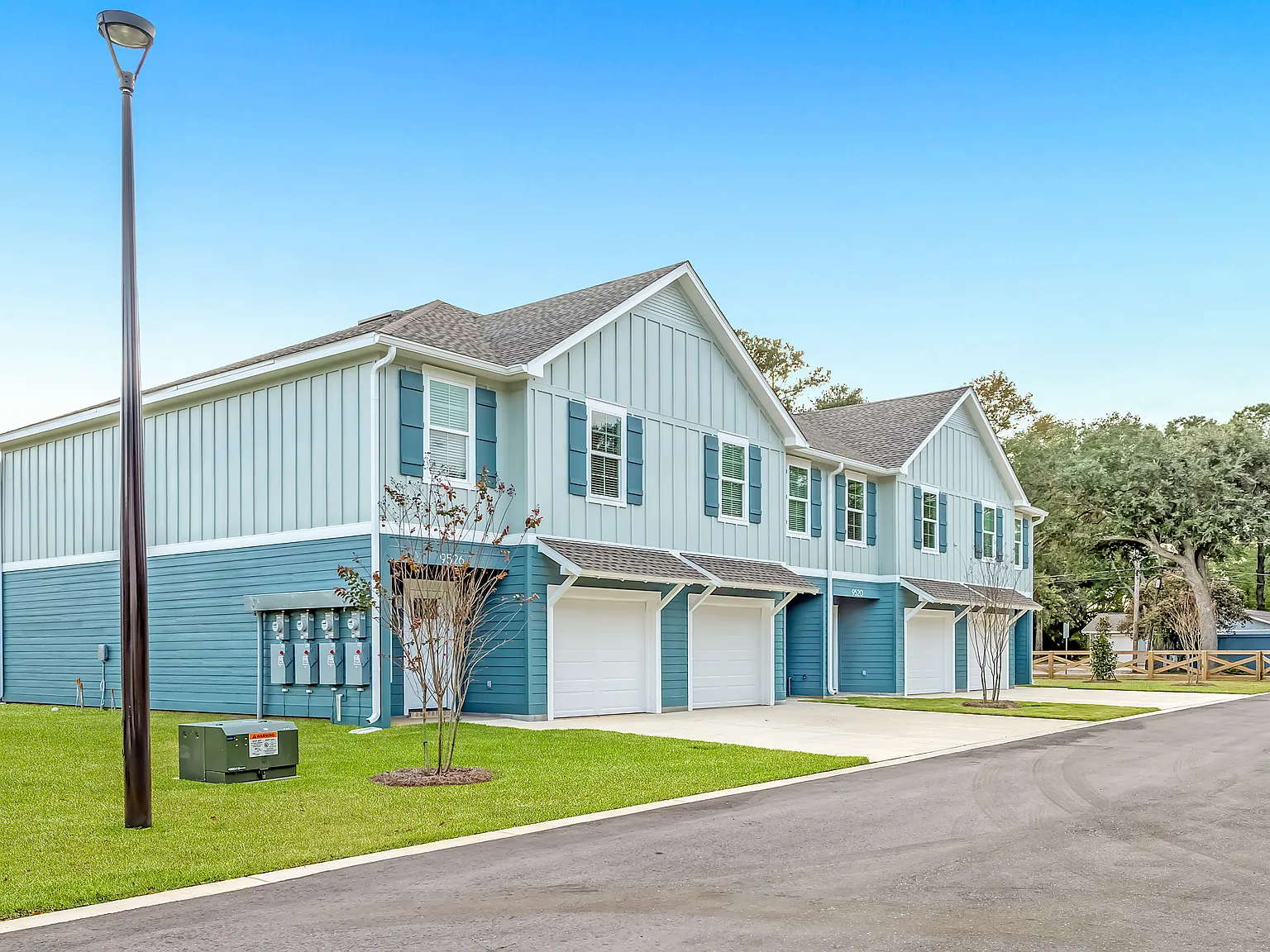 3 bed, 2.5 bath, 1625 sqft, $1,895 — Photo 3