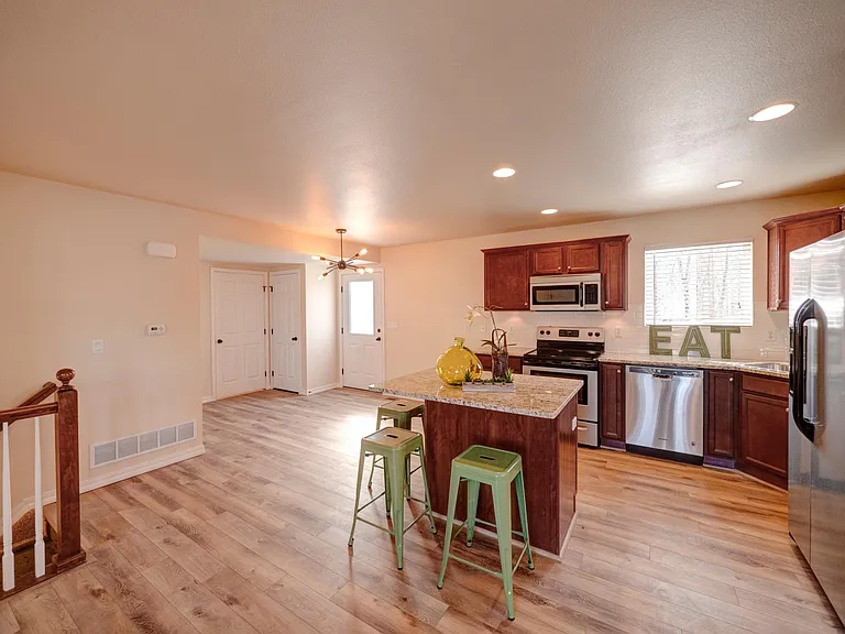 2641 Lynbarton Point — Photo 3