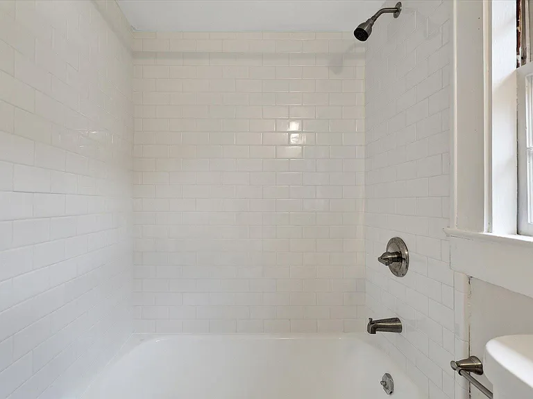 617 E 49th St — Photo 29