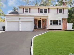 65 Greenhills Rd, Huntington Station, NY 11746