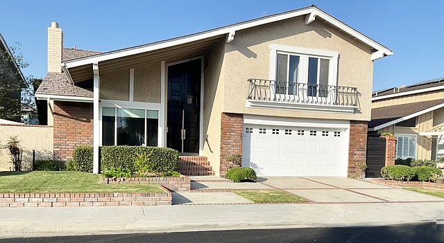 The "Claremont" Model in the prestigious area of College Park East
4 Bedroom, 3 Bath, Great Room & Pool!