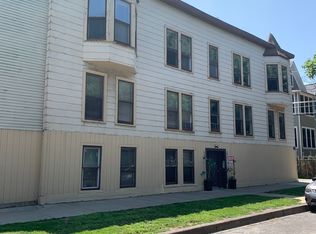1307 W Henderson St #2 E, Chicago, IL 60657