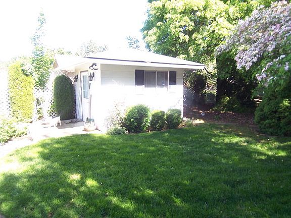 3rd image of 2124 Crawford Dr