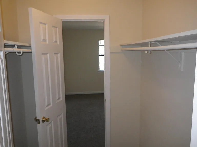 1610 Green Briar Pkwy #4 — Photo 10
