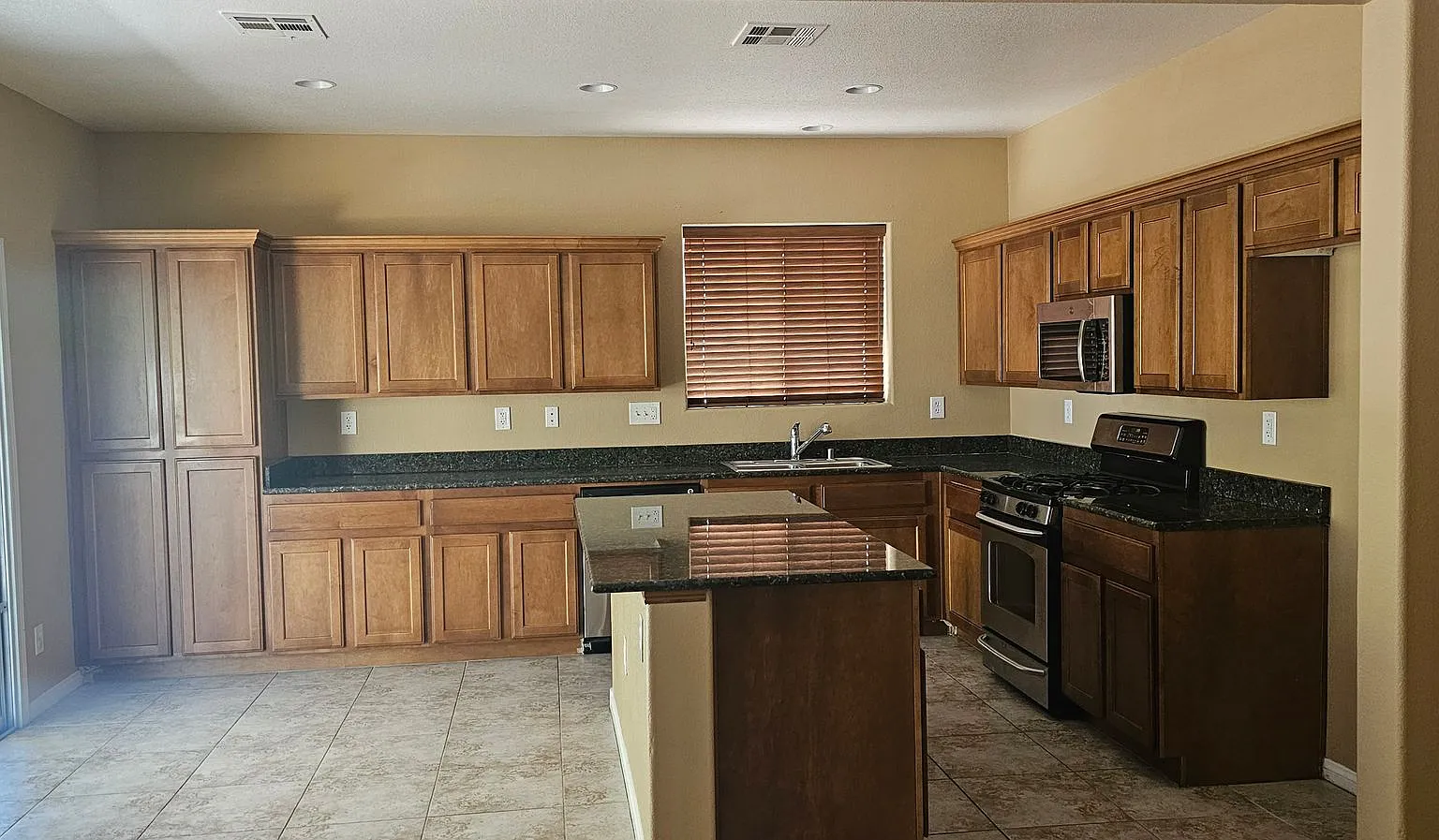 Spacious Home for Rent — Photo 3