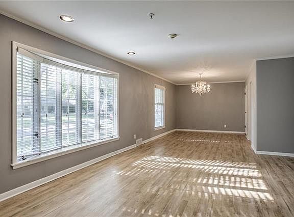 4th image of 6626 Milhaven Dr