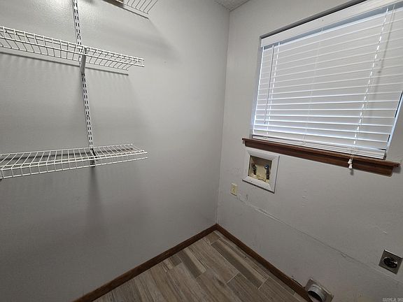 4th image of 25 Robbye Ln