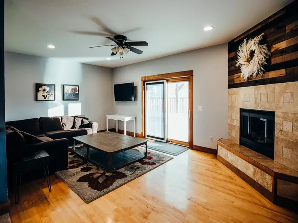 4662 Shadowglen Dr APT B, Bozeman, MT 59718