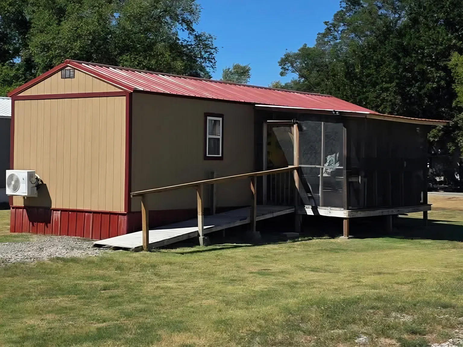 1213 E Fairview Ave — Photo 2